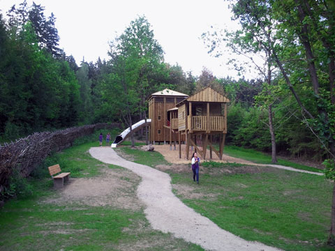 Erlebnisspielplatz Räuberhöhle